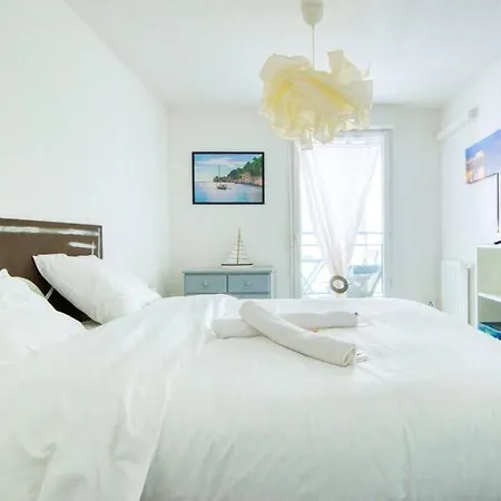 Catalans-air-conditioned, Balcony 2 Min Walk Catalans