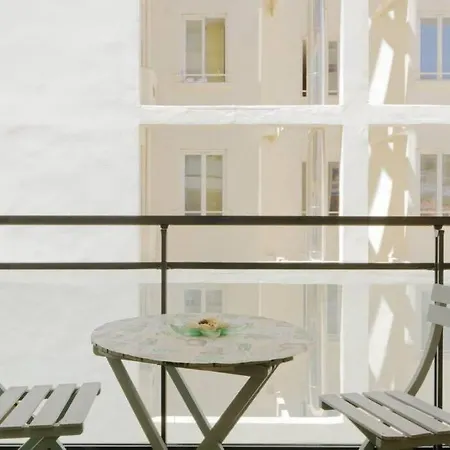 Catalans-air-conditioned, Balcony 2 Min Walk Catalans Apartment *